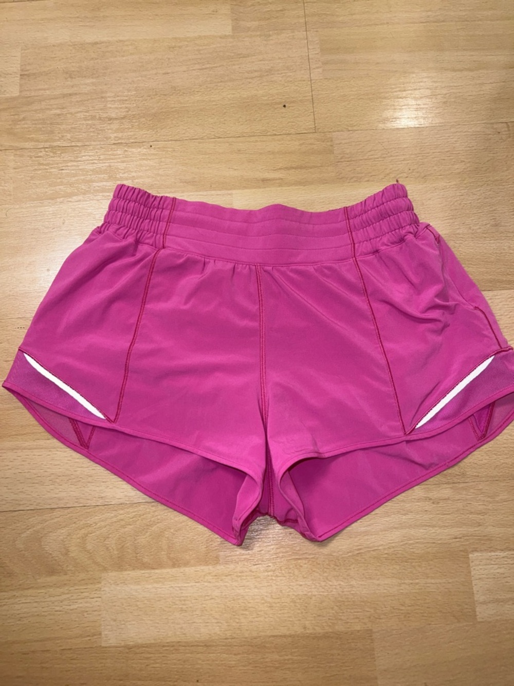 LULULEMON Hotty Hot lined shorts 2.5” - Picture 6 of 8